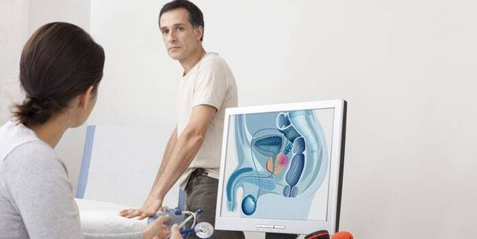 Moški na pregledu pri zdravniku